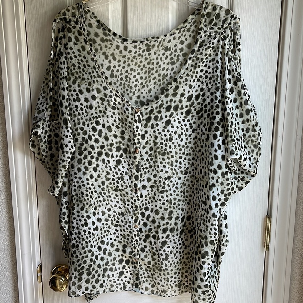 NWT JENNIFER LOPEZ FLOWY COLD SHOULDER BLOUSE SZ 1X